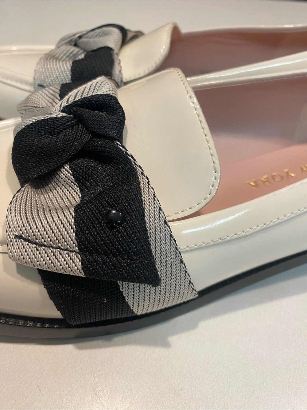 KATE SPADE LEANDRA PATENT LEATHER LOAFER CREAM BLACK BOW PLAID
HEEL SZ 7 - Picture 8 of 16